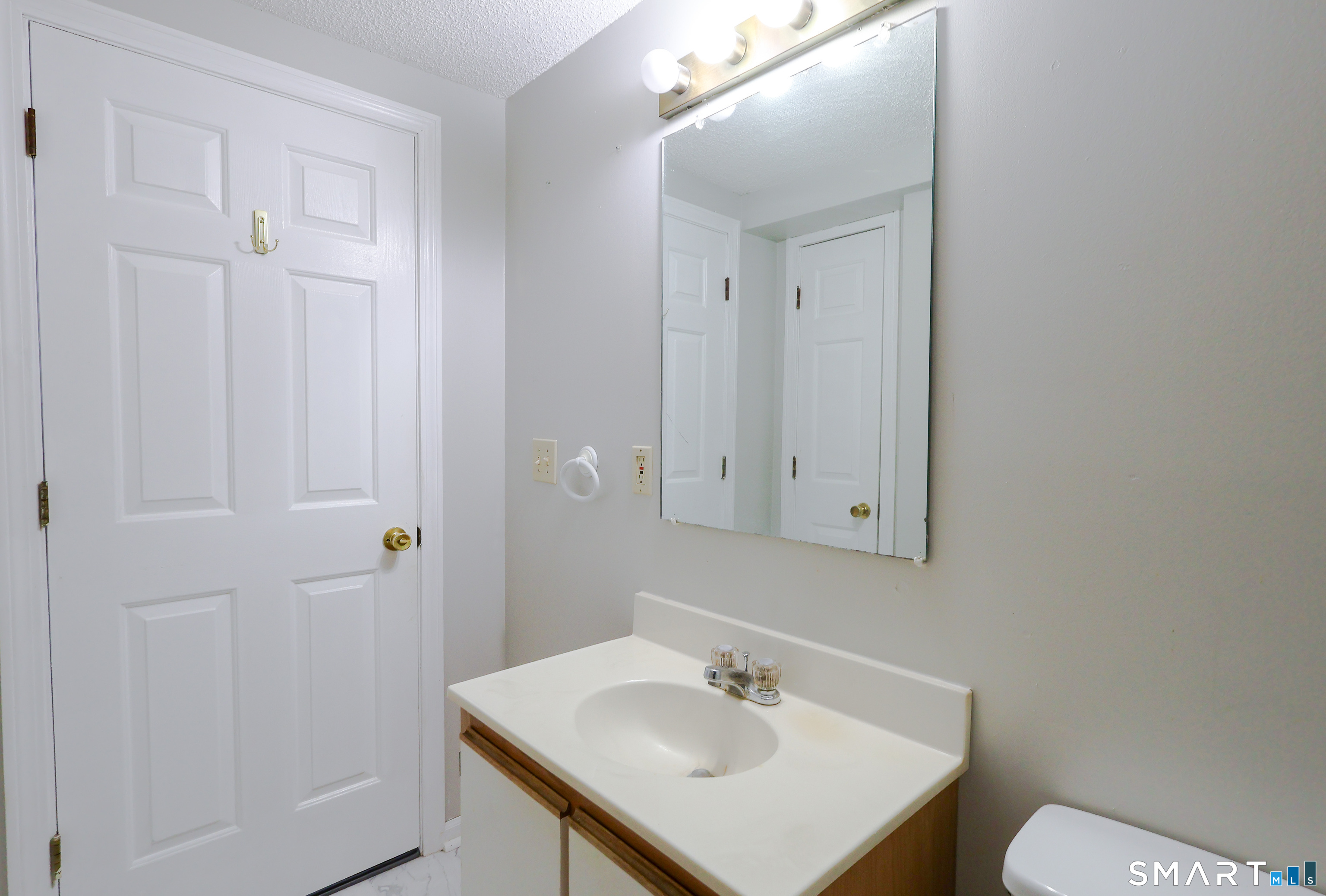 62 Whiton Street 2nd Floor