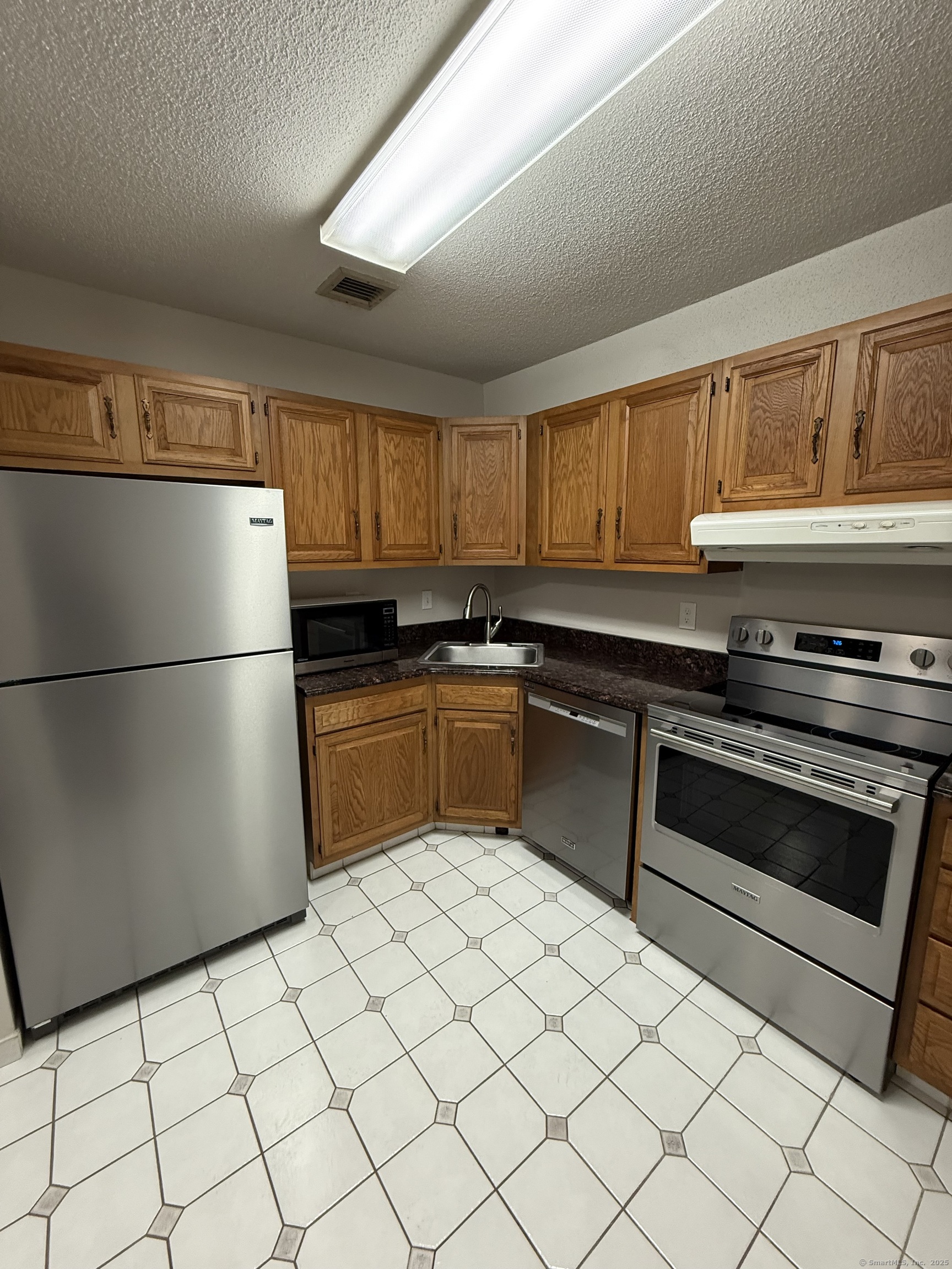 402 Twin Circle Drive 402