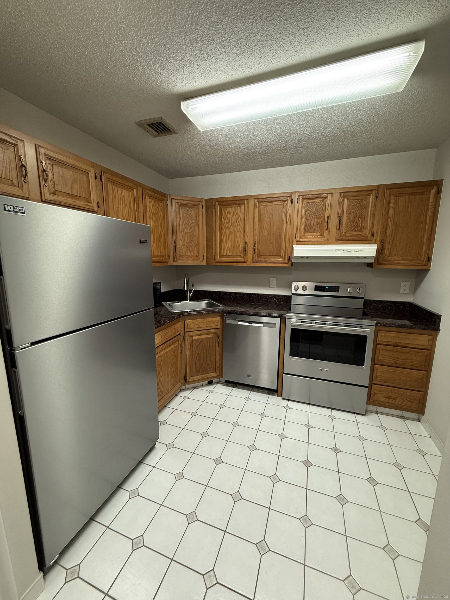 402 Twin Circle Drive 402