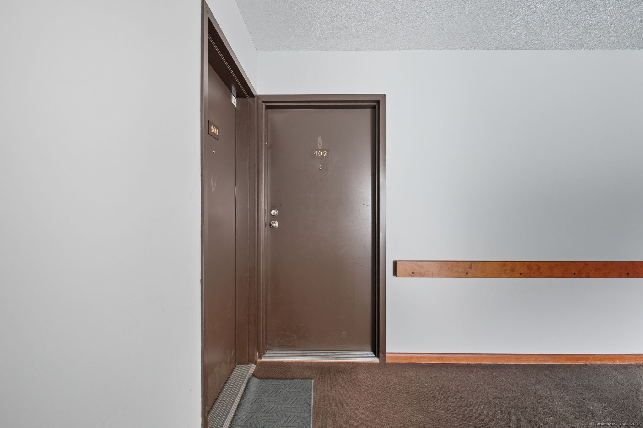 402 Twin Circle Drive 402