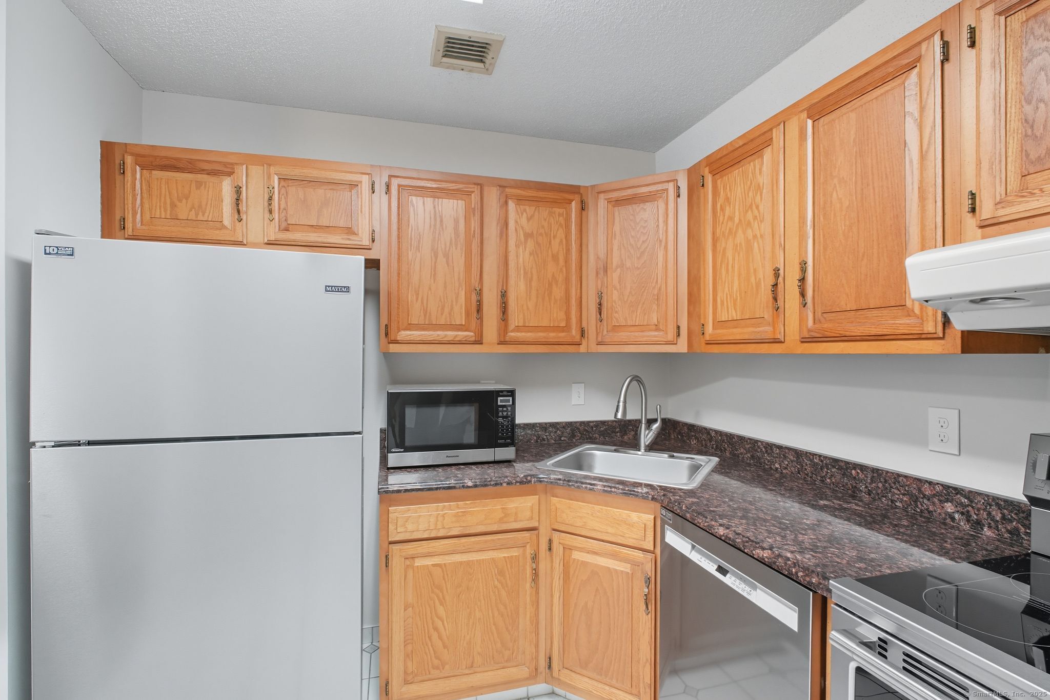 402 Twin Circle Drive 402