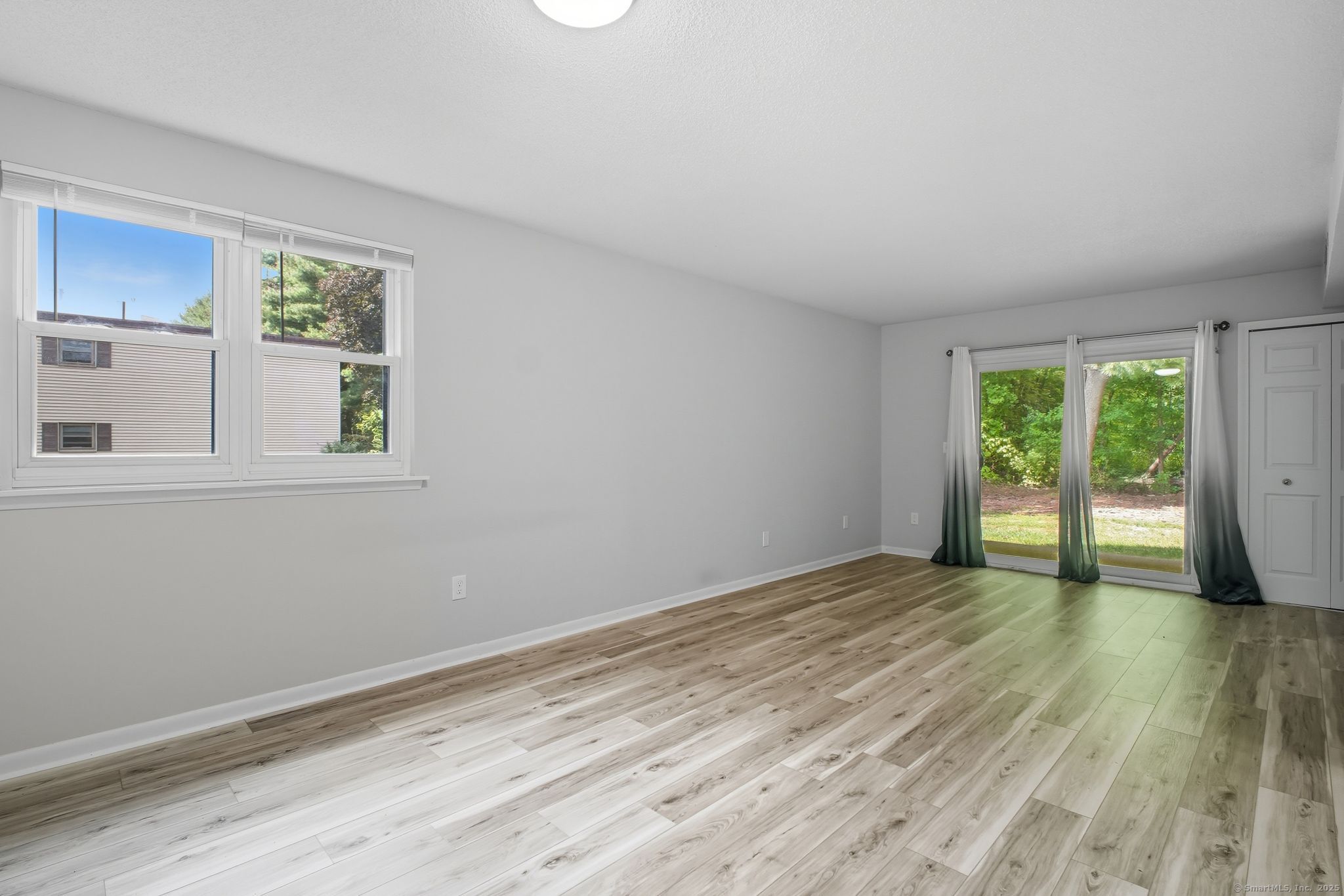 402 Twin Circle Drive 402