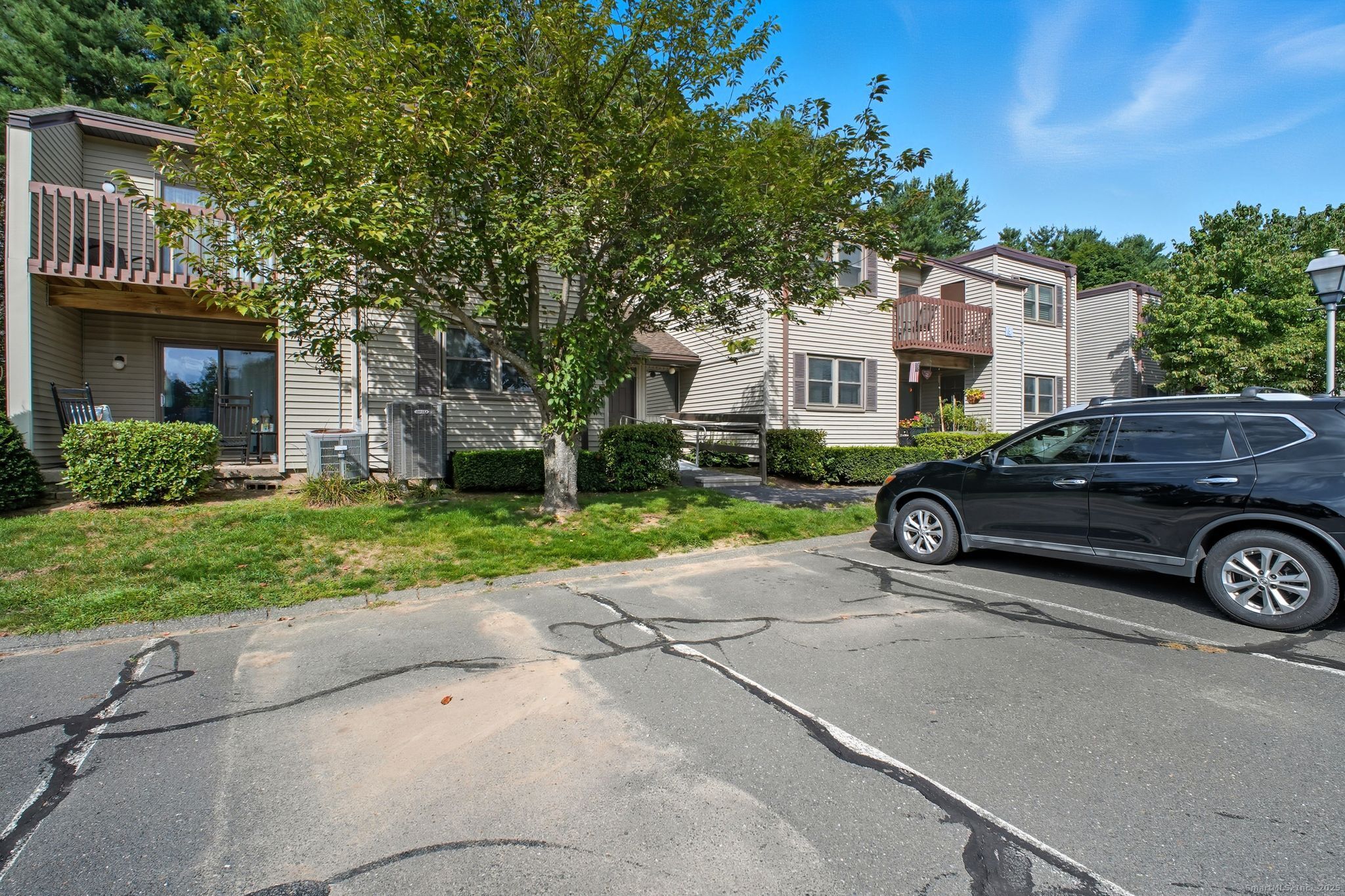 402 Twin Circle Drive 402