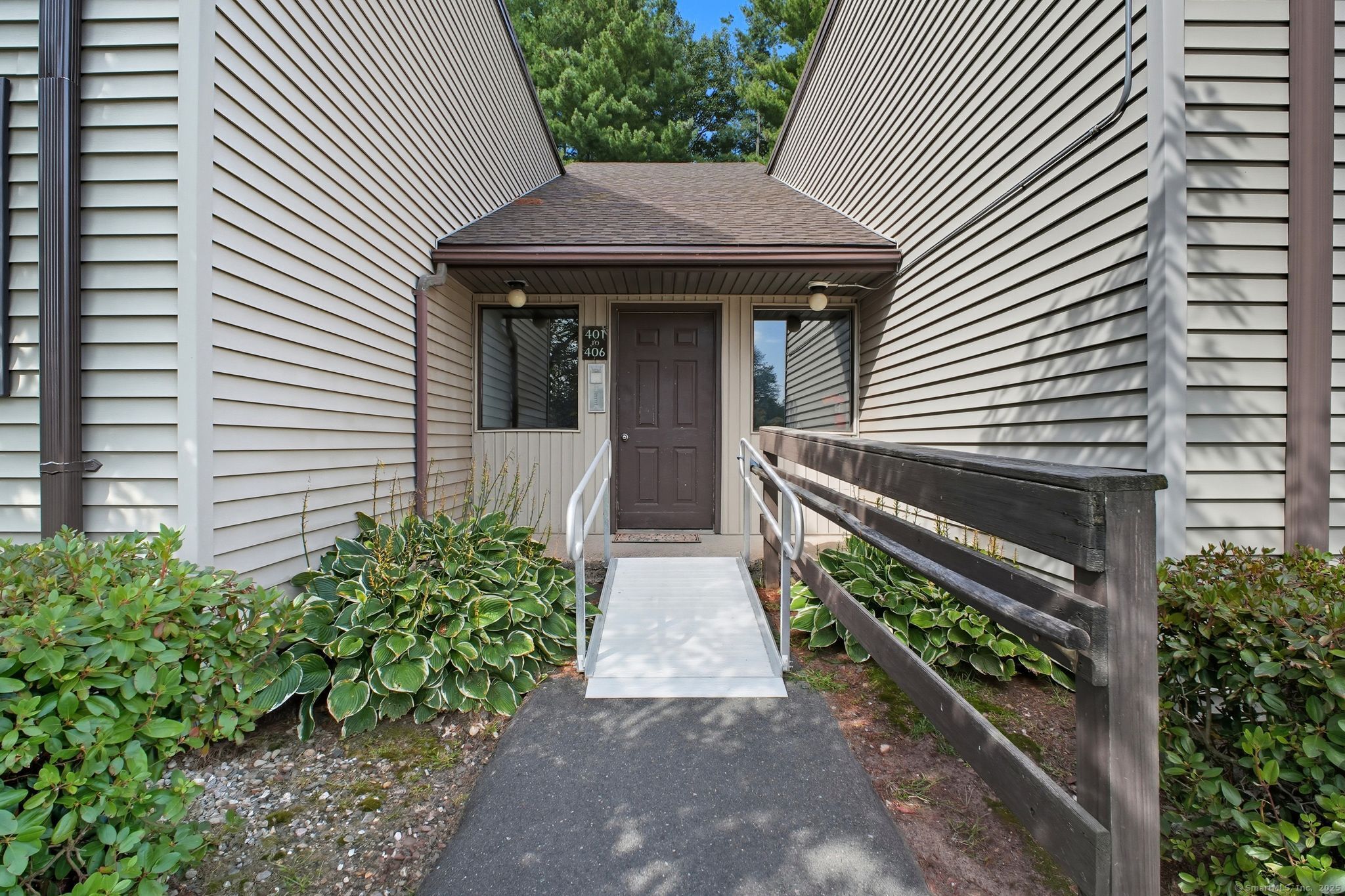 402 Twin Circle Drive 402