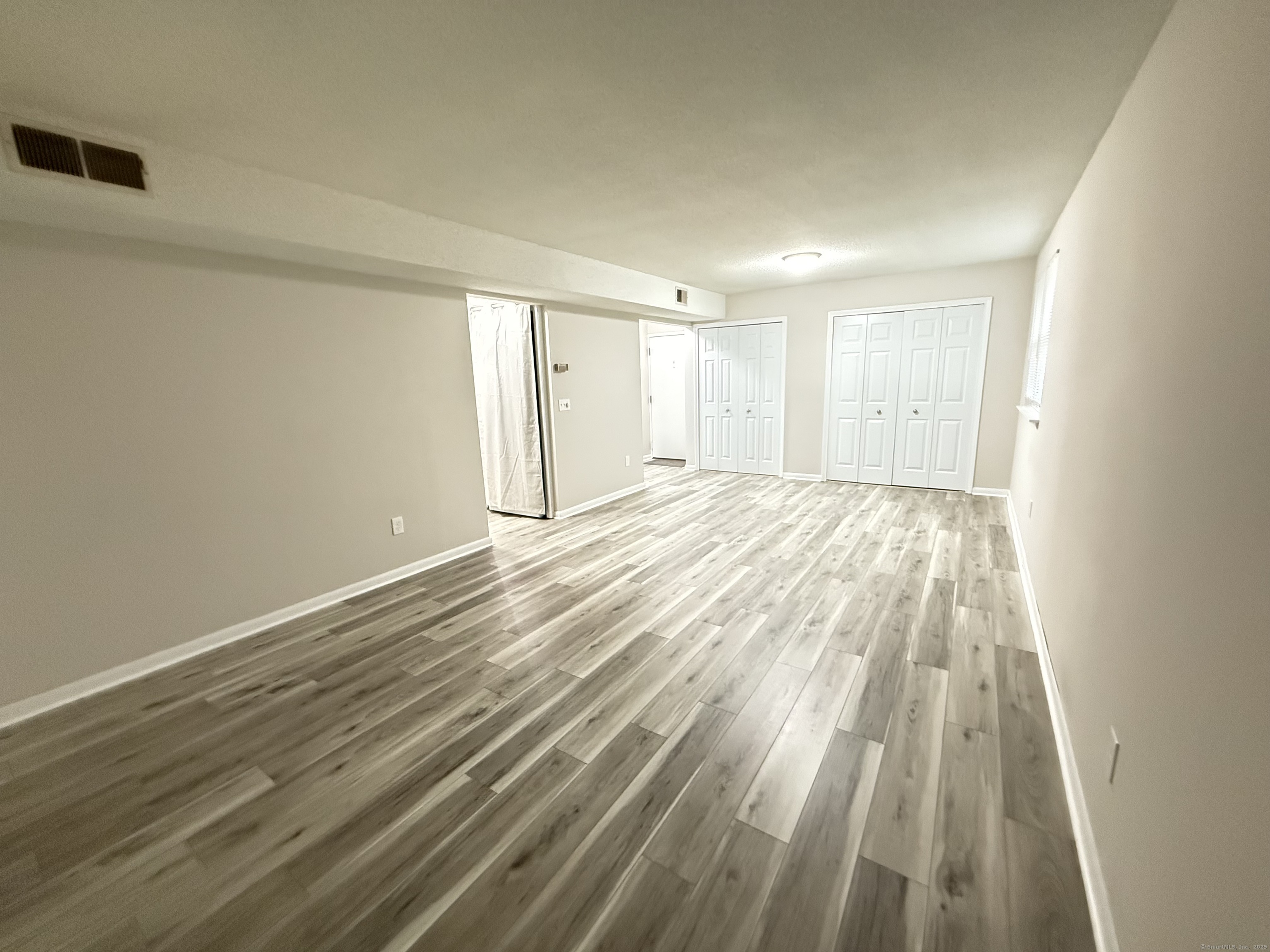 402 Twin Circle Drive 402