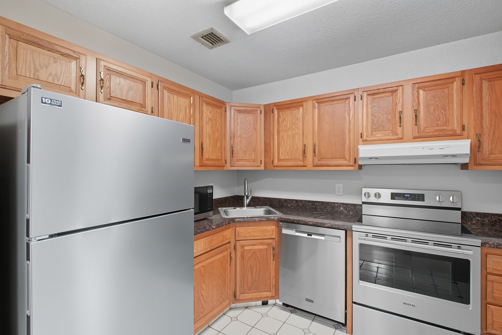402 Twin Circle Drive 402