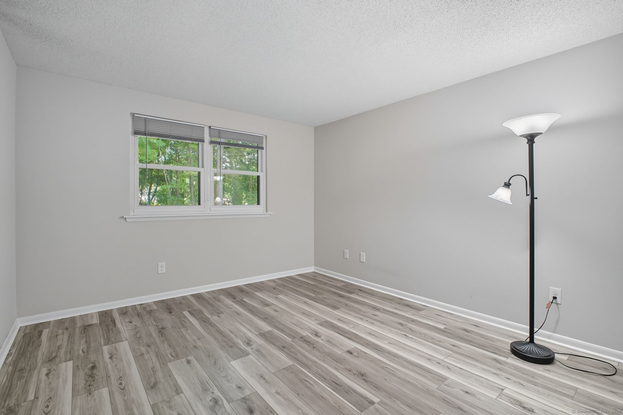 402 Twin Circle Drive 402