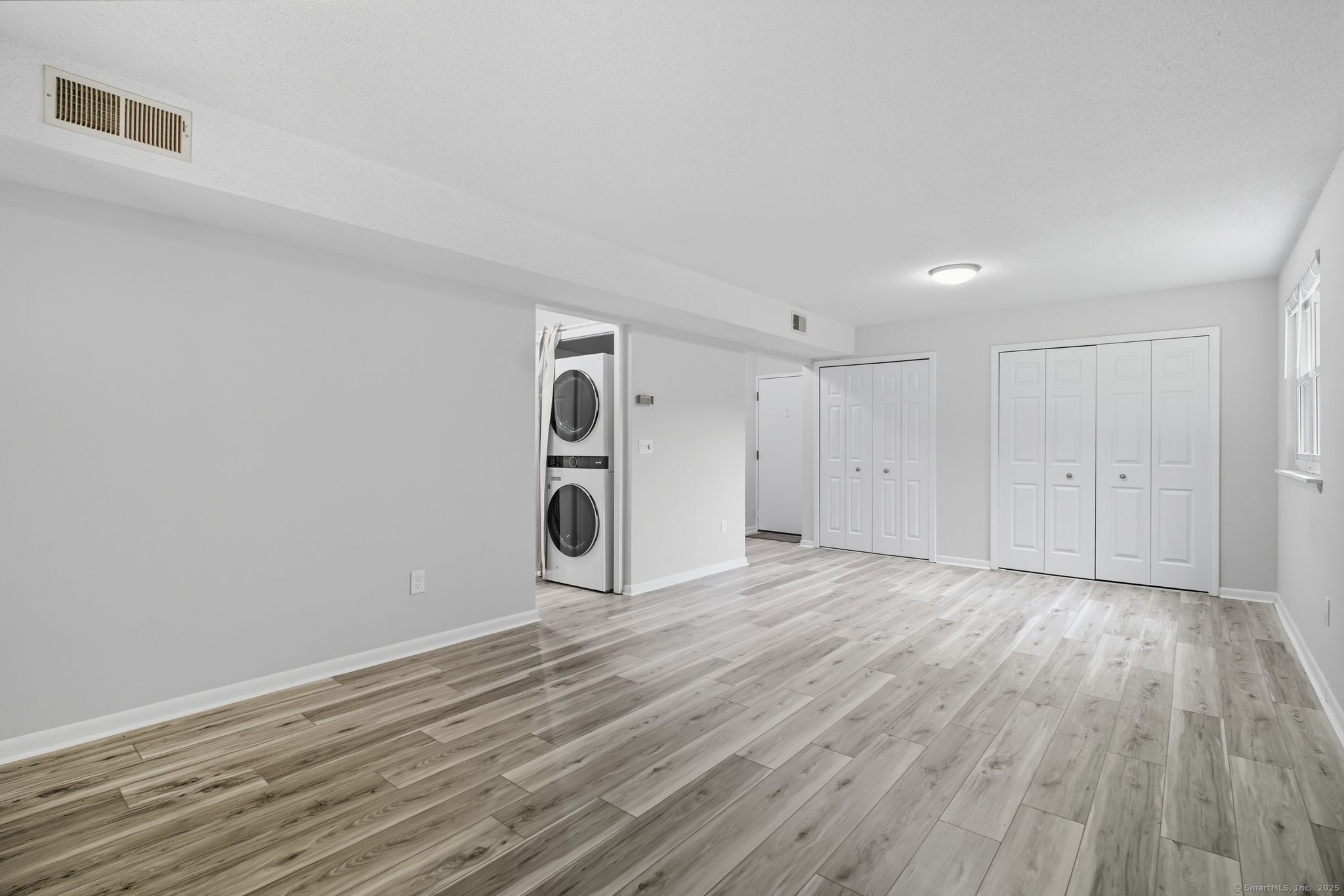 402 Twin Circle Drive 402