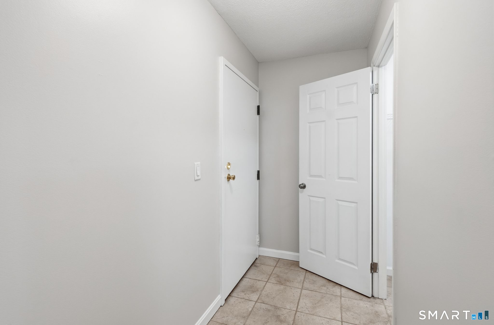 808 Twin Circle Drive 808