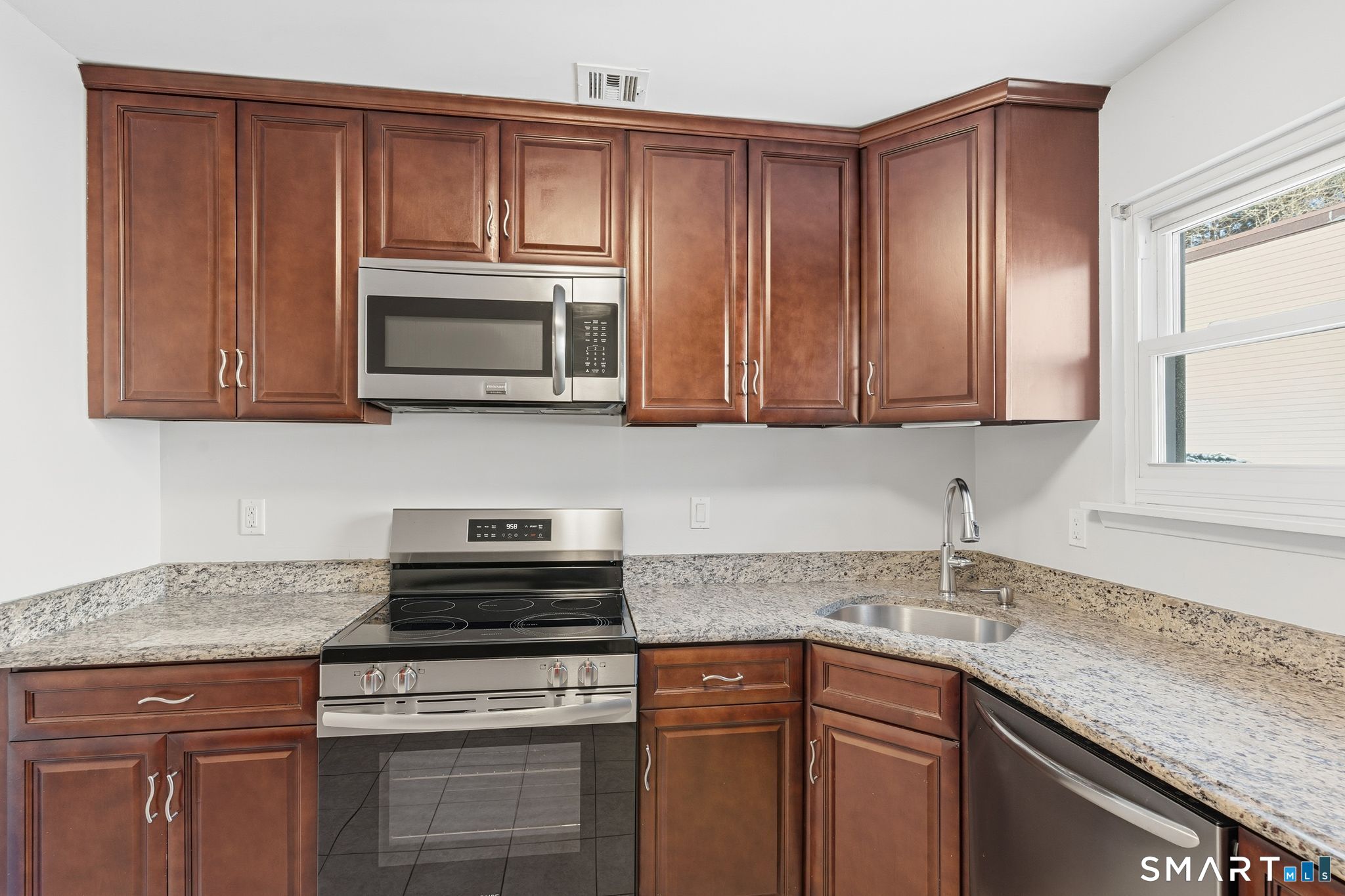 808 Twin Circle Drive 808