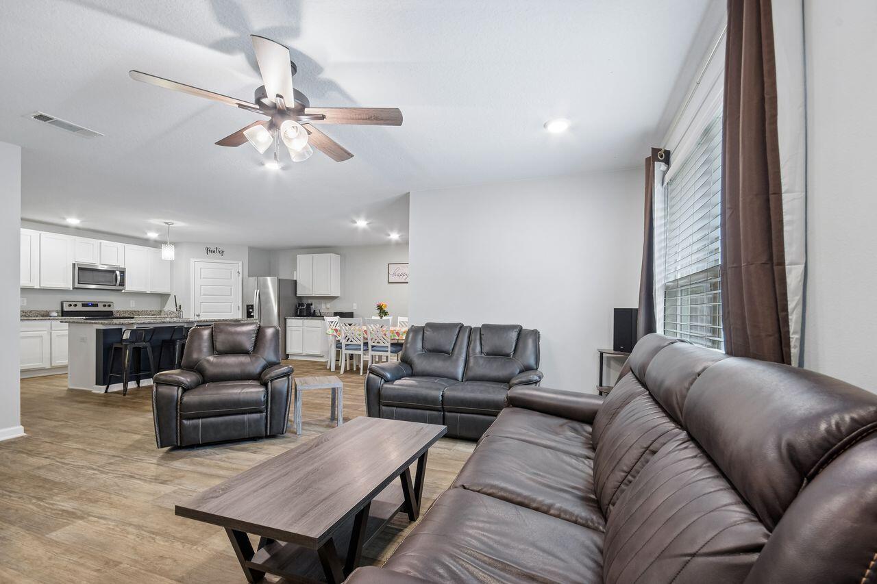 4656 Red Oak Drive