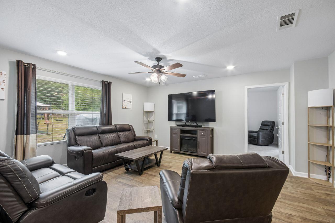 4656 Red Oak Drive