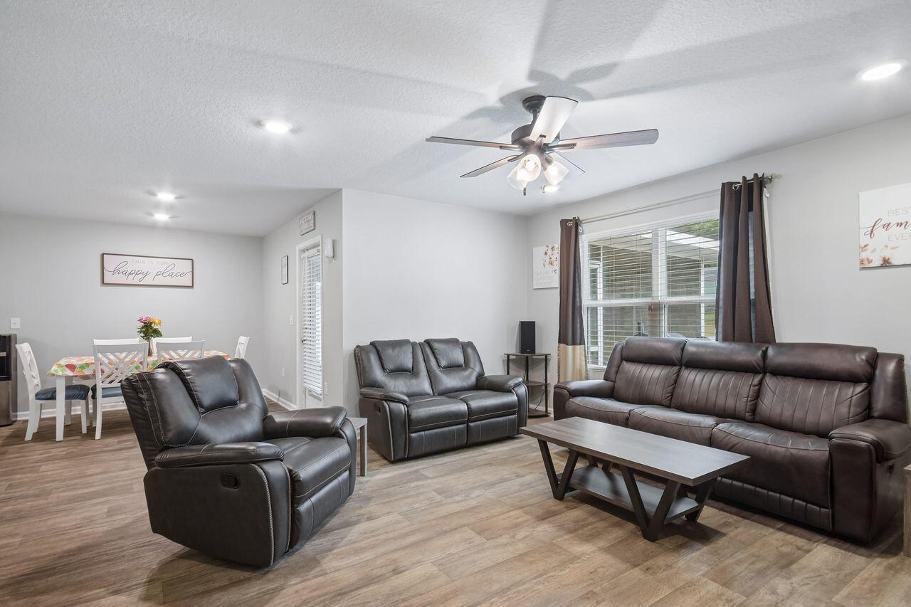 4656 Red Oak Drive