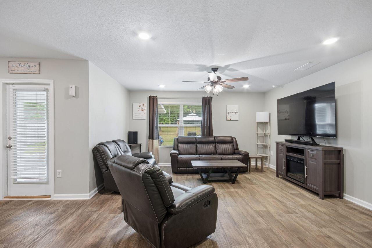 4656 Red Oak Drive