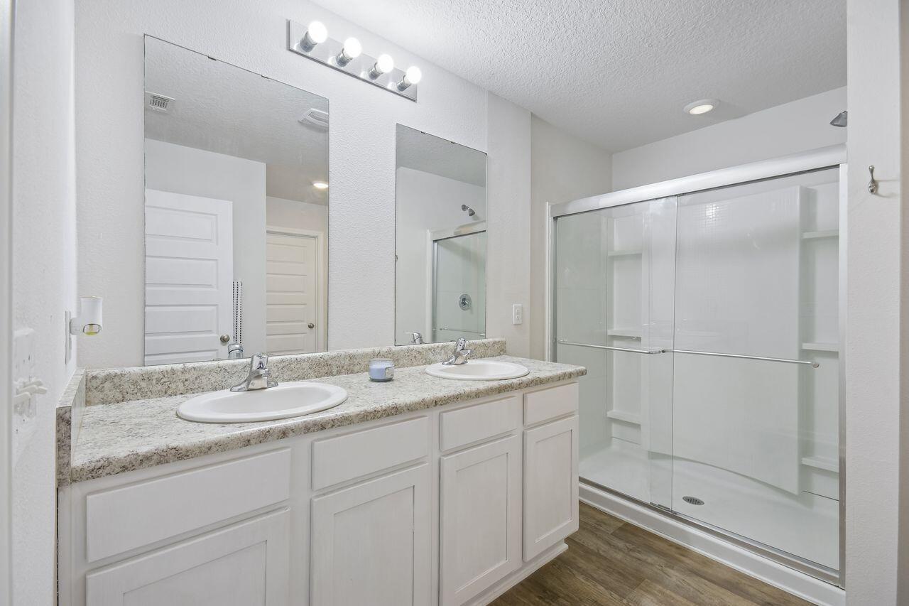 4656 Red Oak Drive