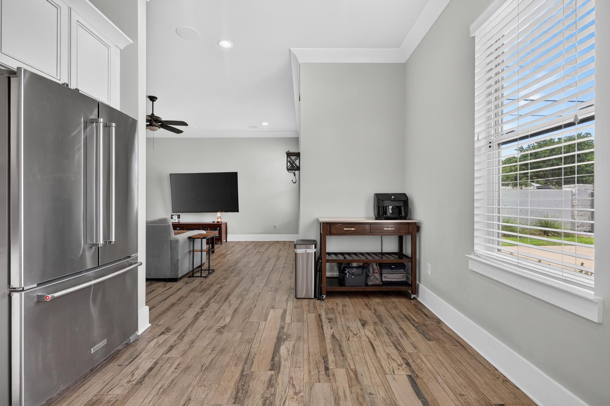 995 Airport Road 1