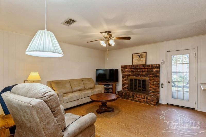 612 Burgundy Ln