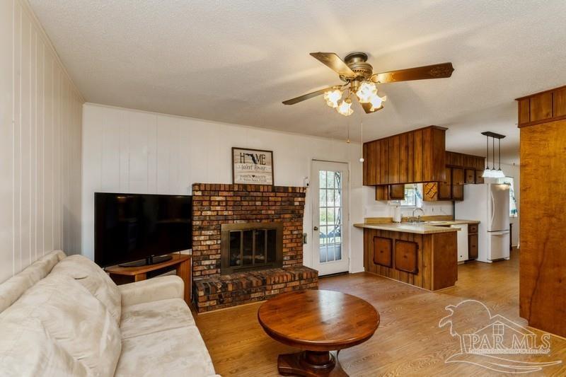 612 Burgundy Ln