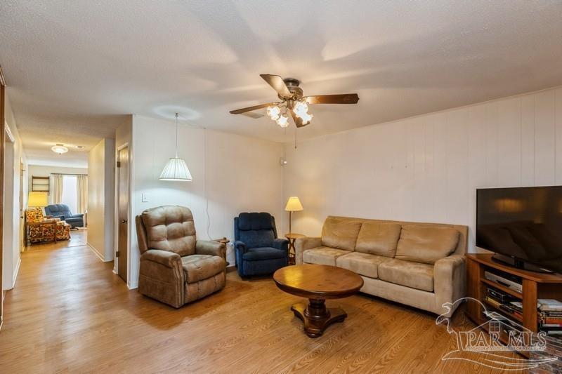 612 Burgundy Ln