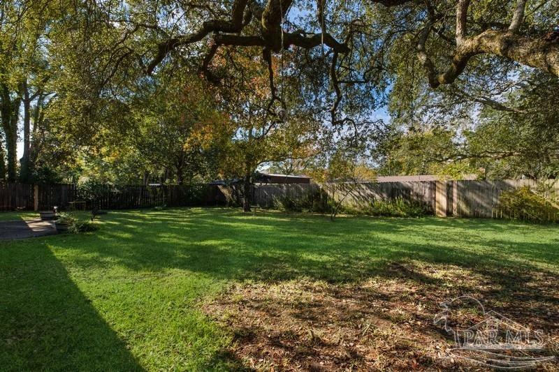 612 Burgundy Ln
