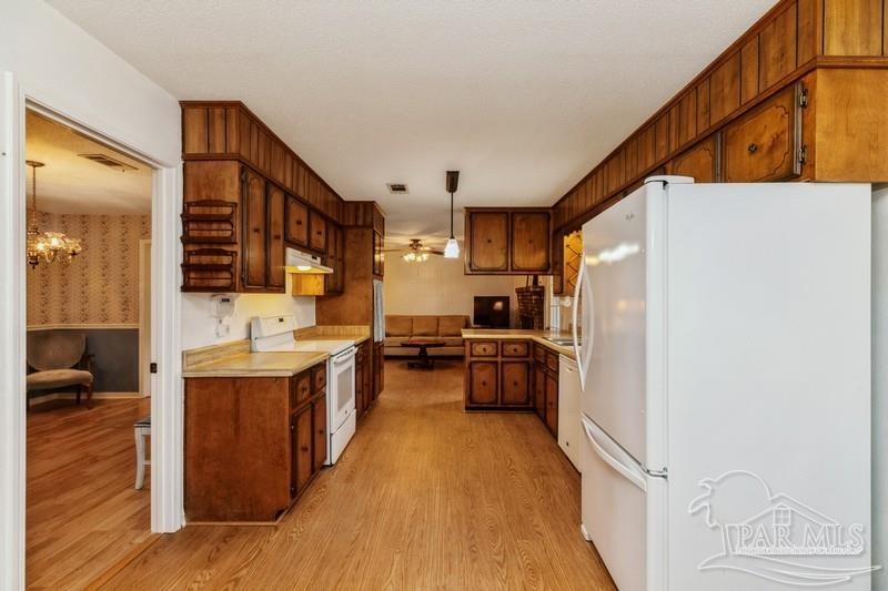 612 Burgundy Ln