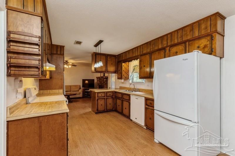 612 Burgundy Ln