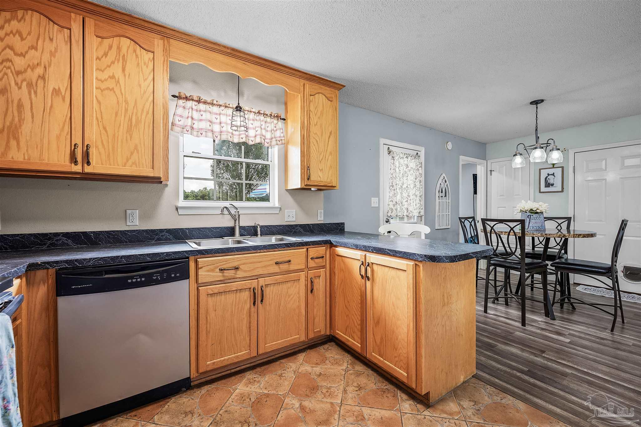 664 Phelps Rd