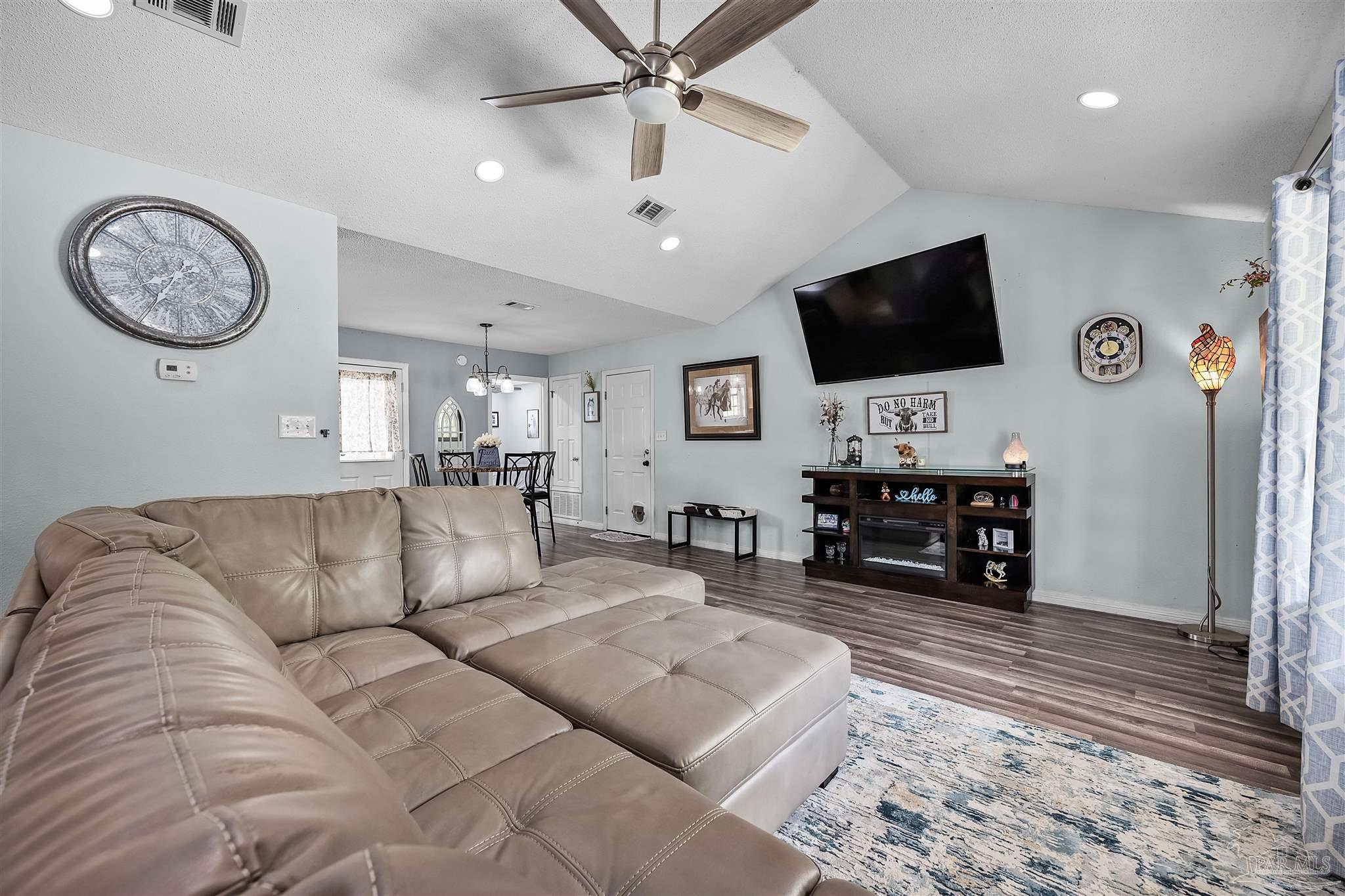 664 Phelps Rd