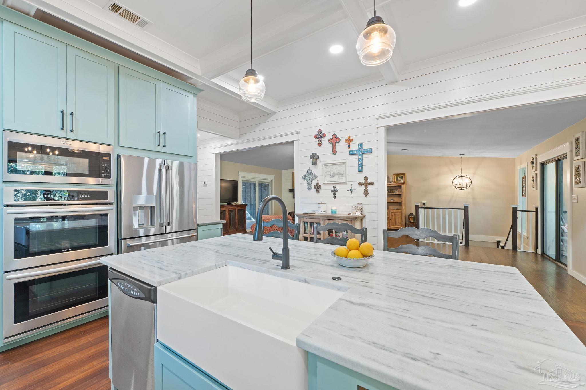 4003 Bay Pointe Dr