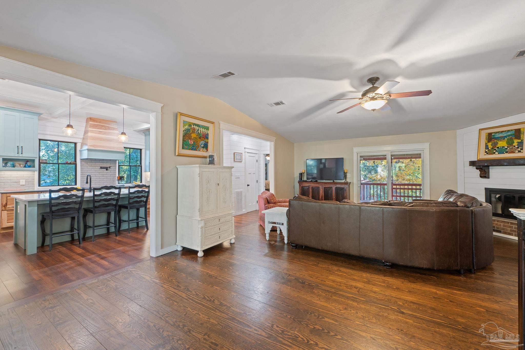 4003 Bay Pointe Dr