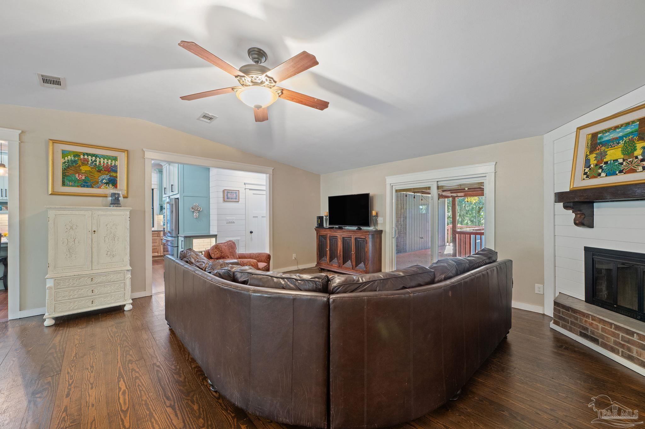 4003 Bay Pointe Dr