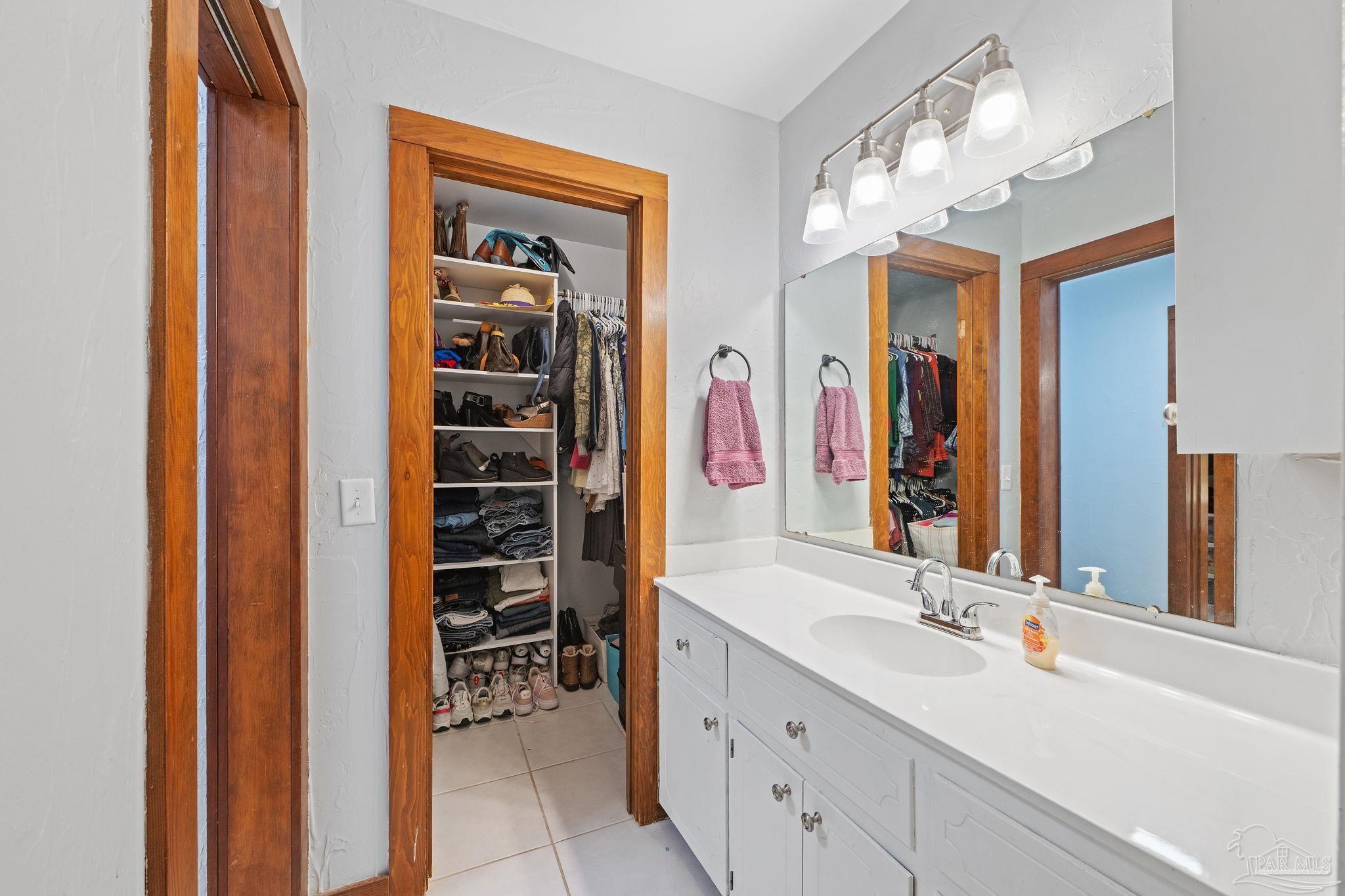 4003 Bay Pointe Dr