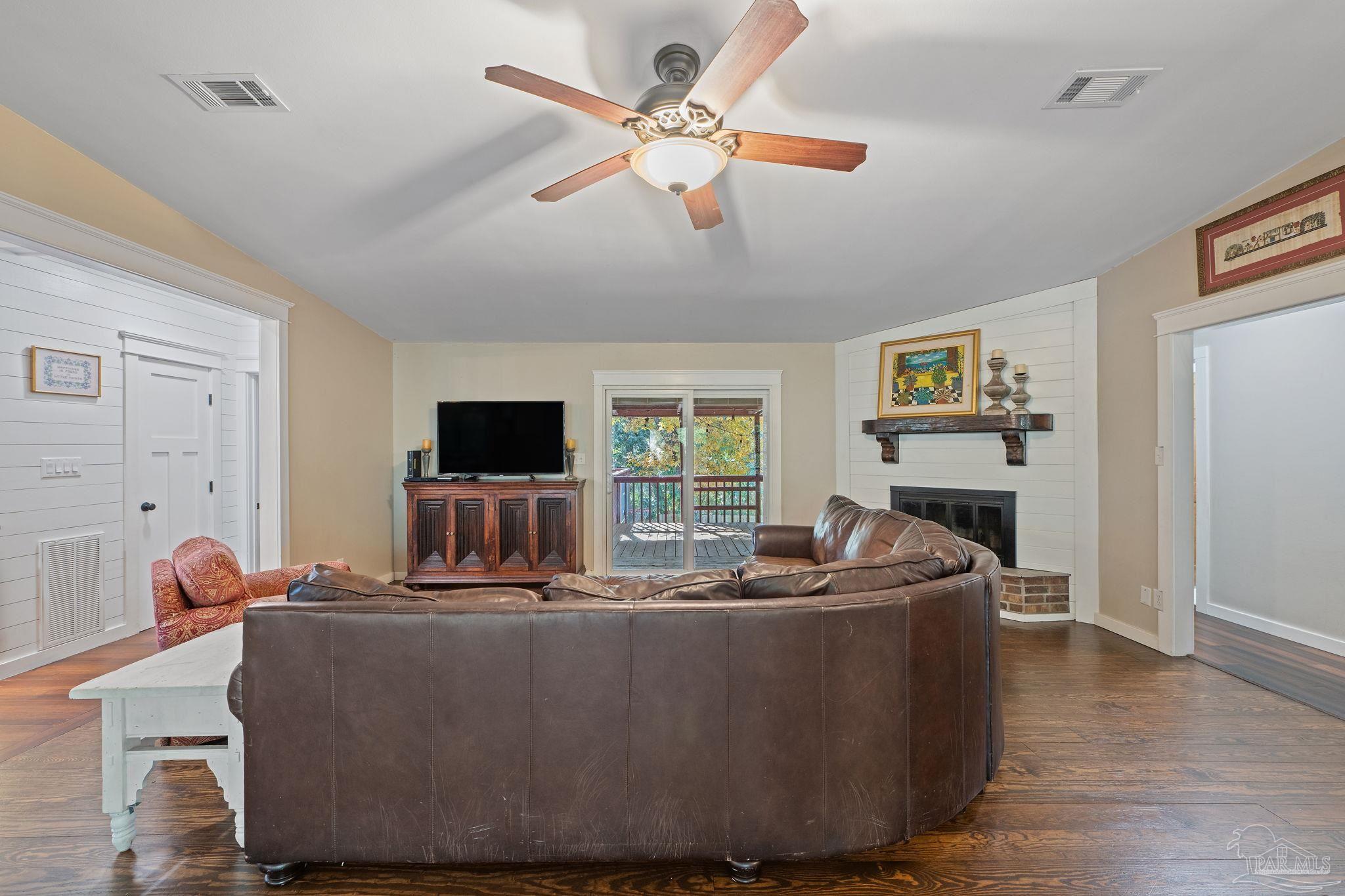 4003 Bay Pointe Dr