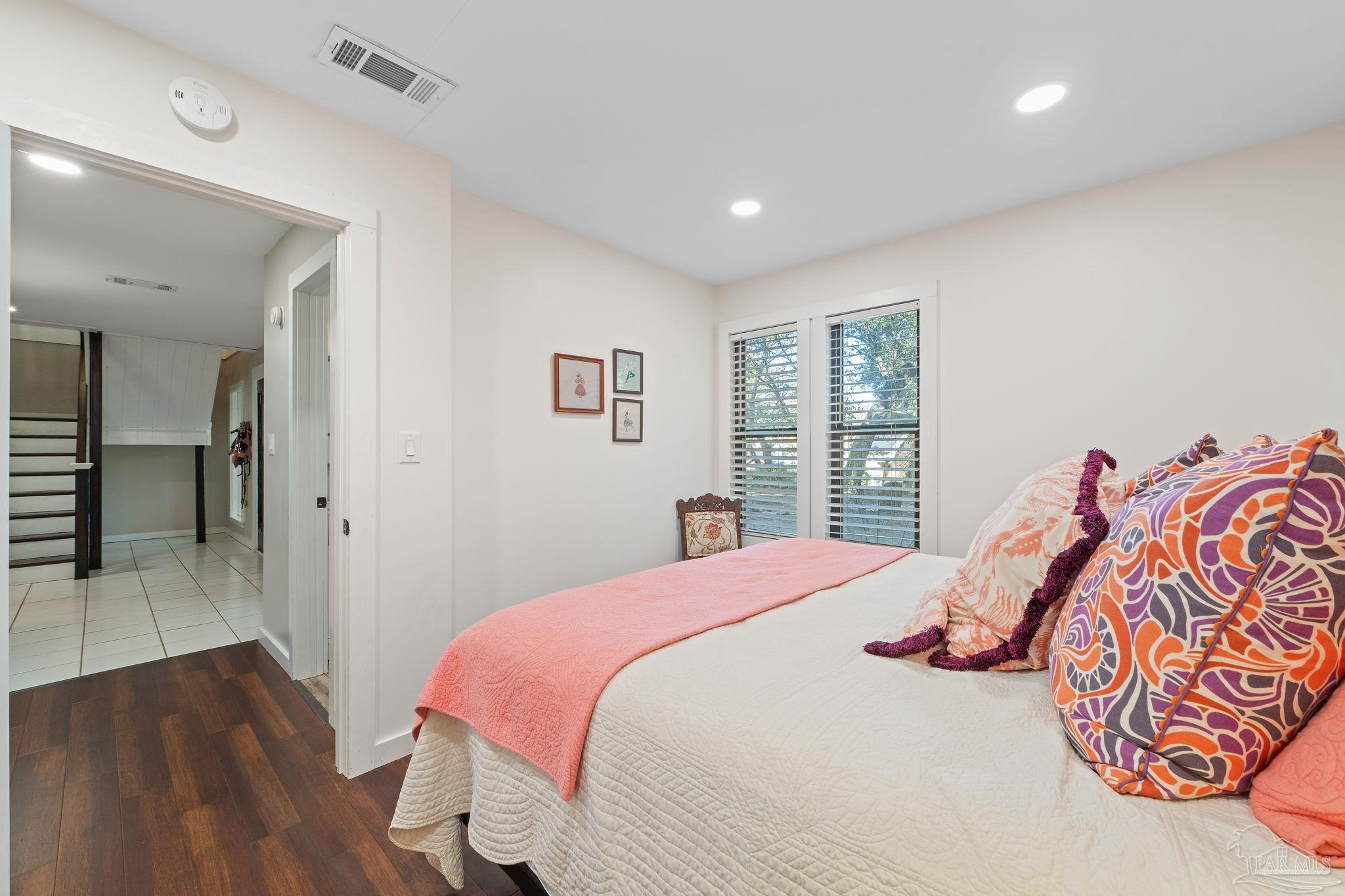 4003 Bay Pointe Dr
