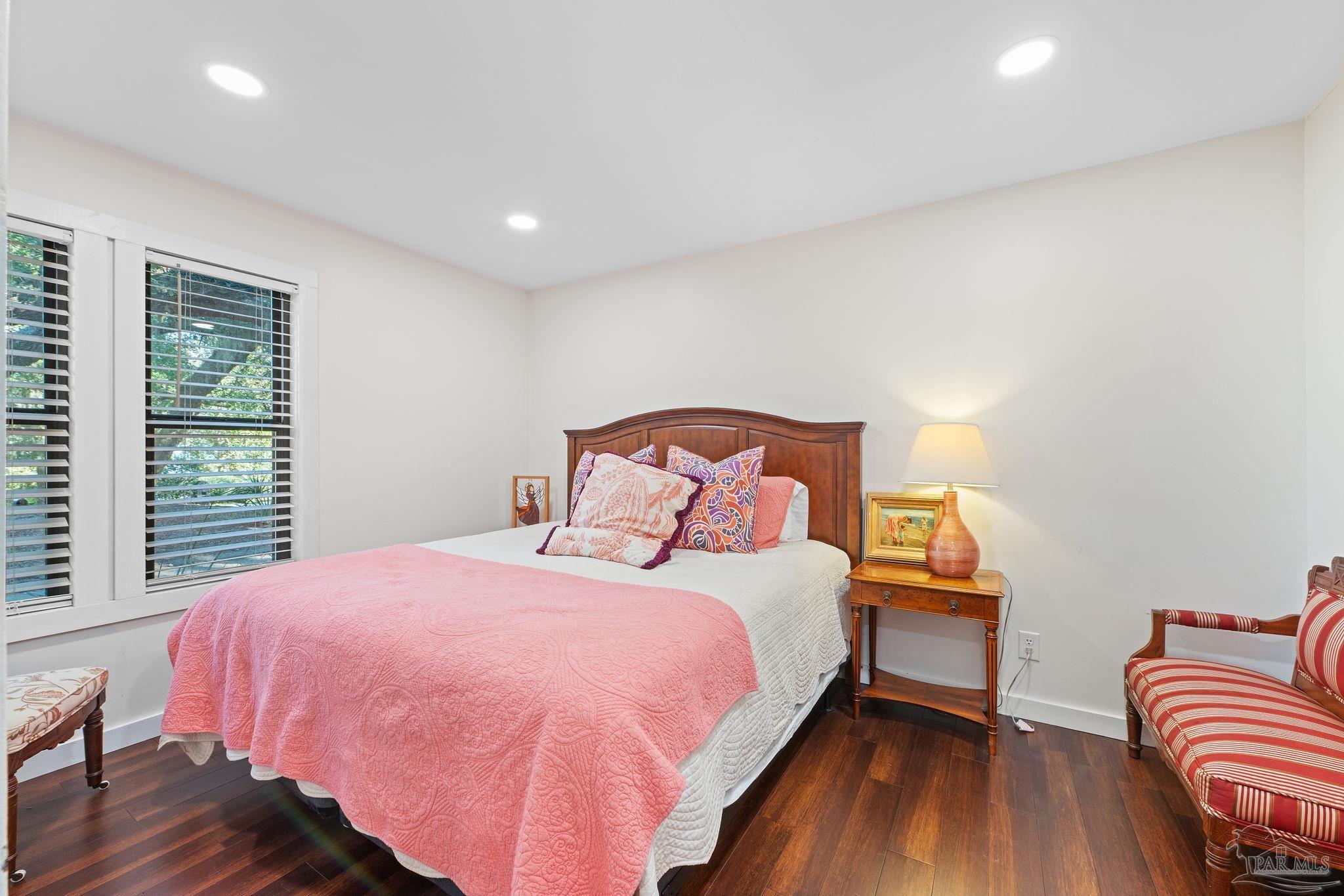 4003 Bay Pointe Dr