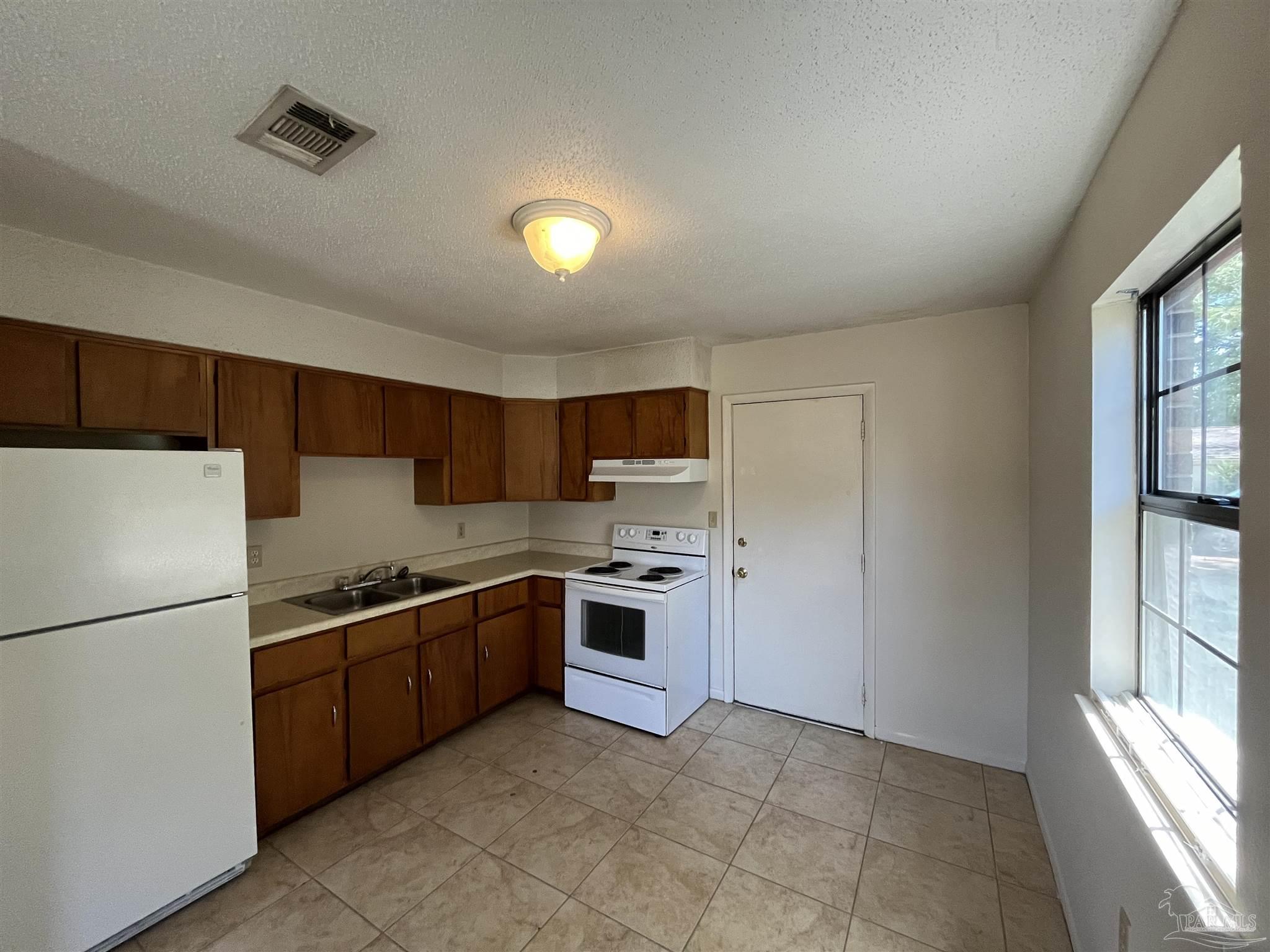 816 Lark St, Fo Lark Ave # 8 Unit: 5,6,7,8