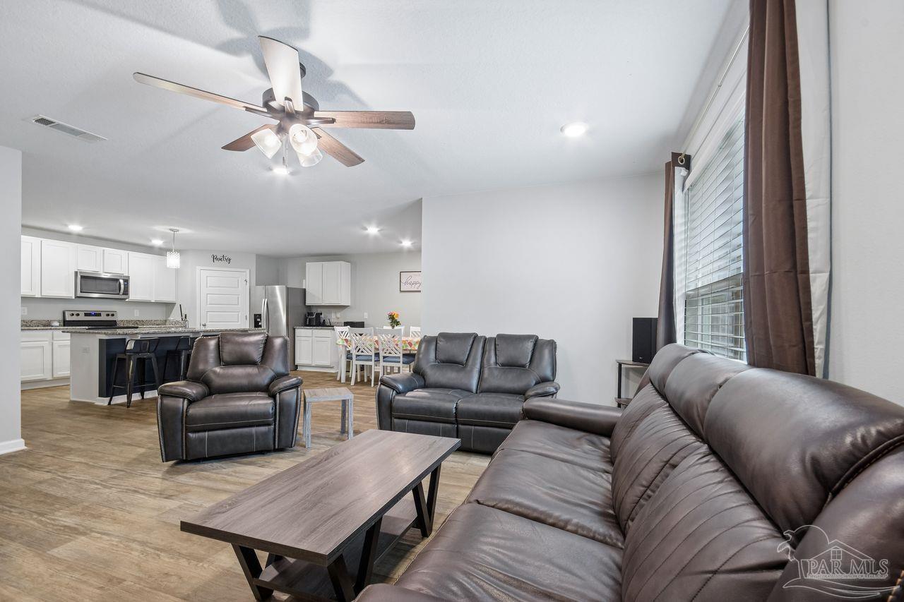 4656 Red Oak Dr
