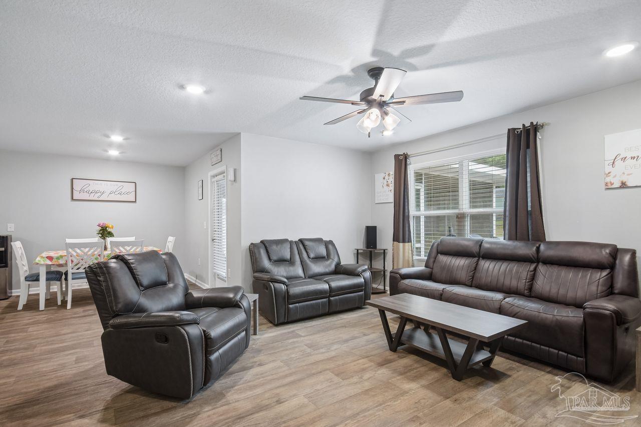 4656 Red Oak Dr