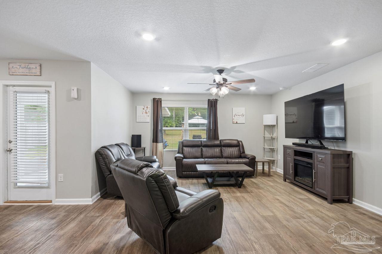 4656 Red Oak Dr