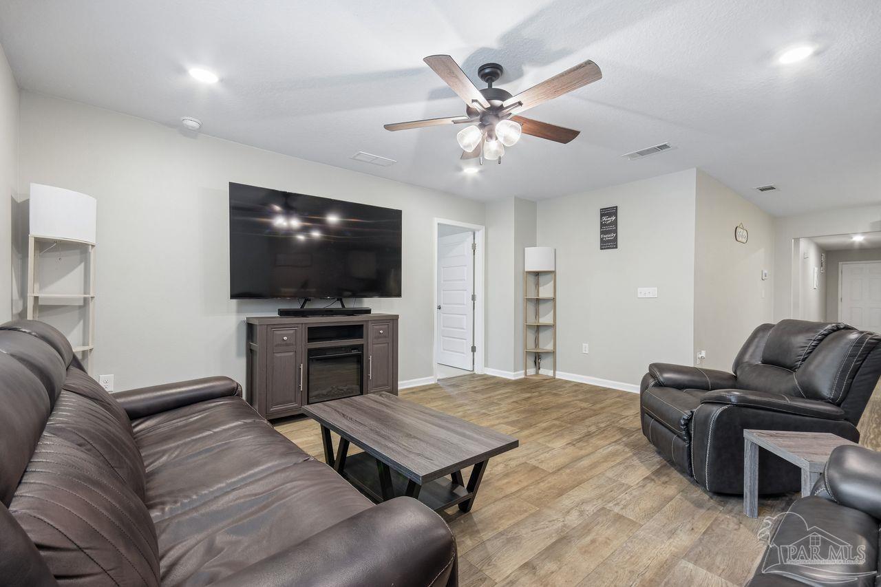4656 Red Oak Dr