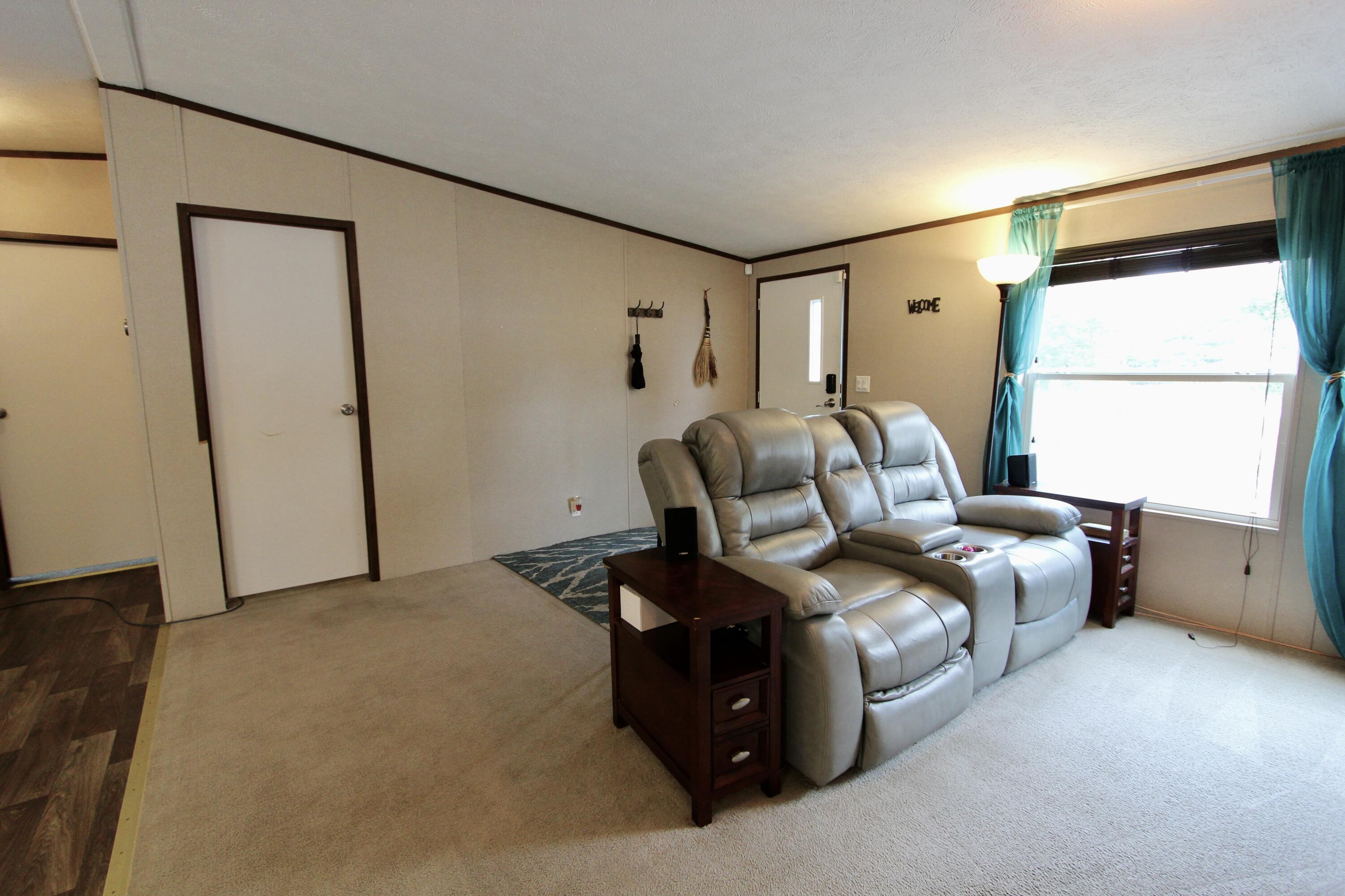 1512 Trotter Way