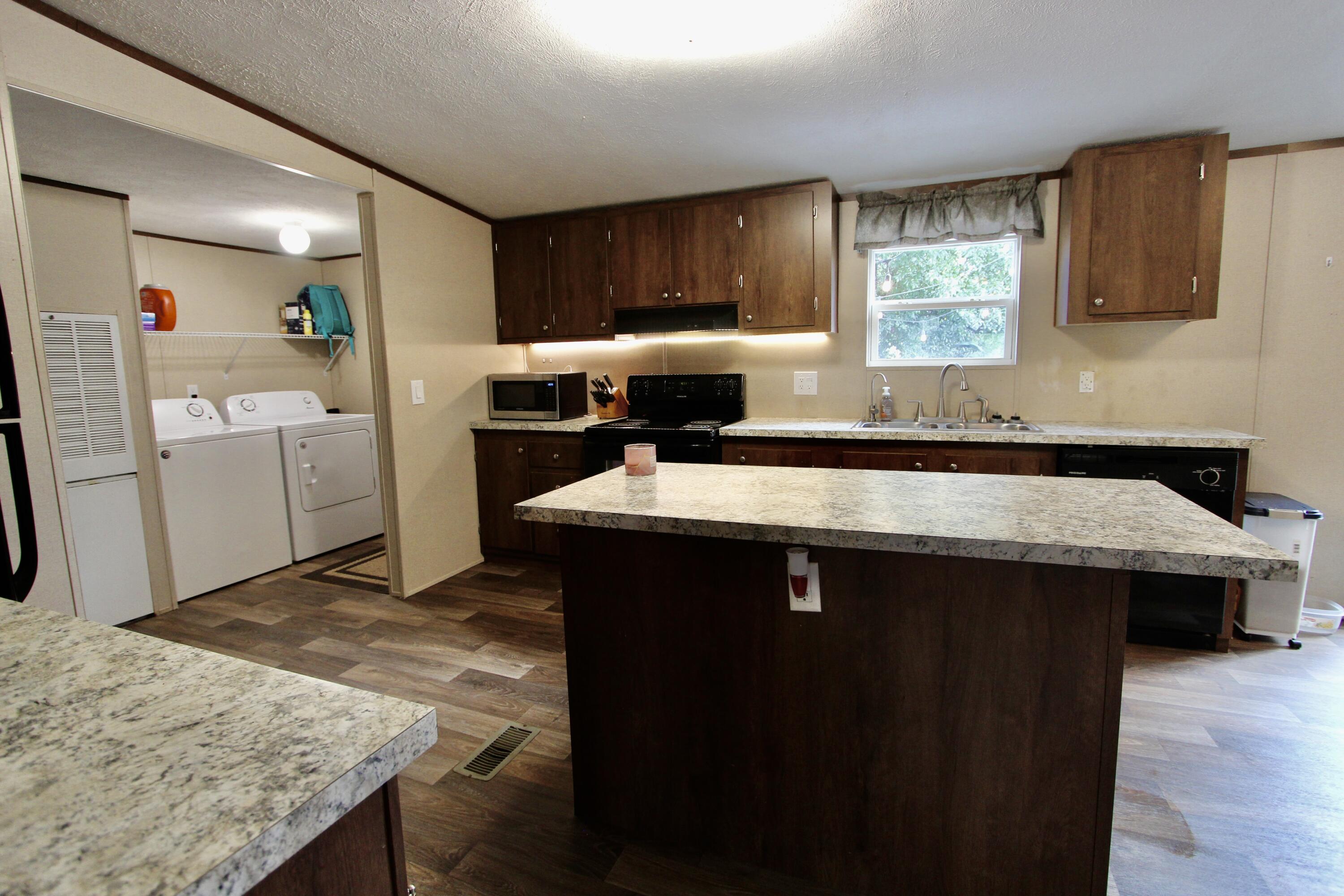 1512 Trotter Way
