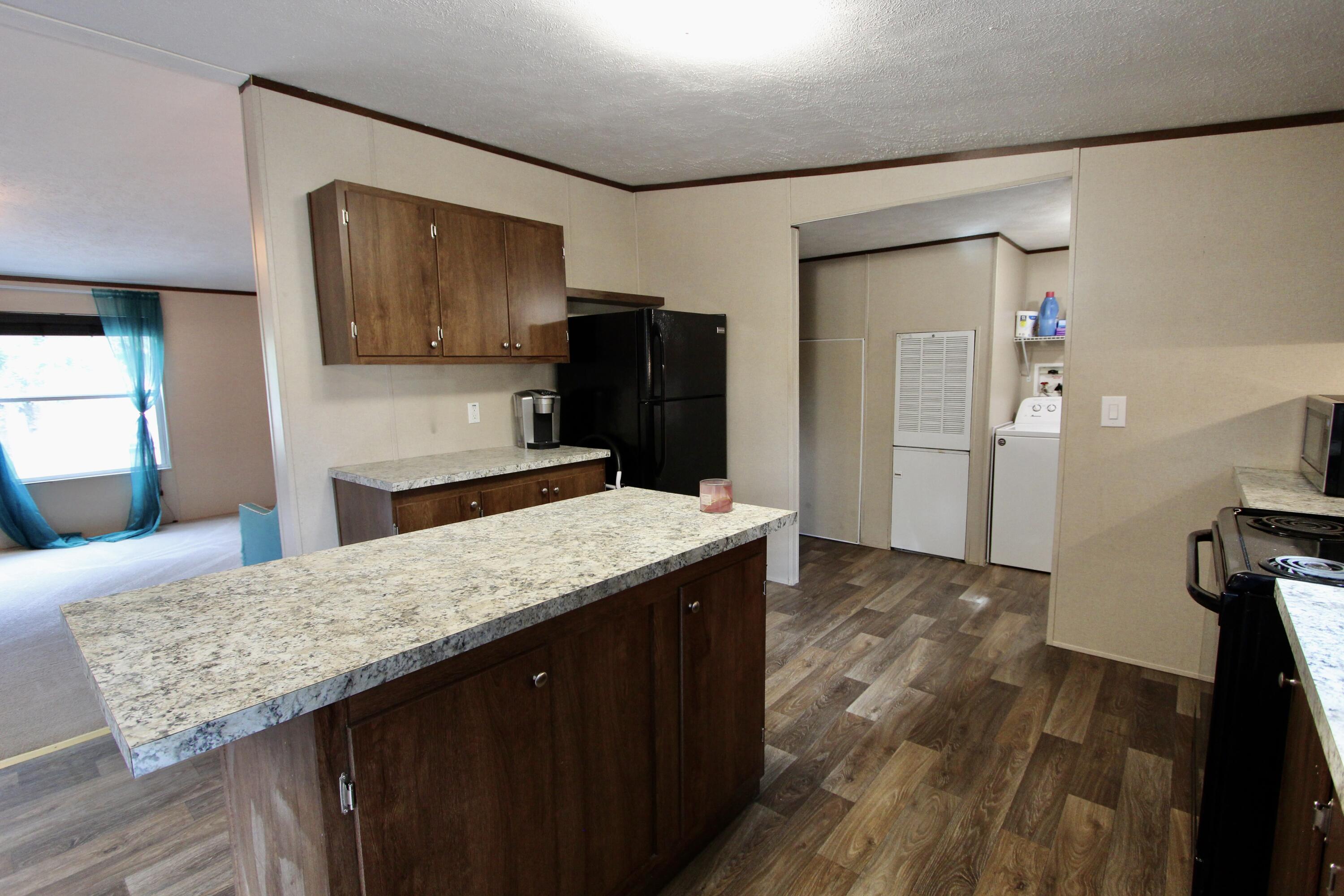 1512 Trotter Way