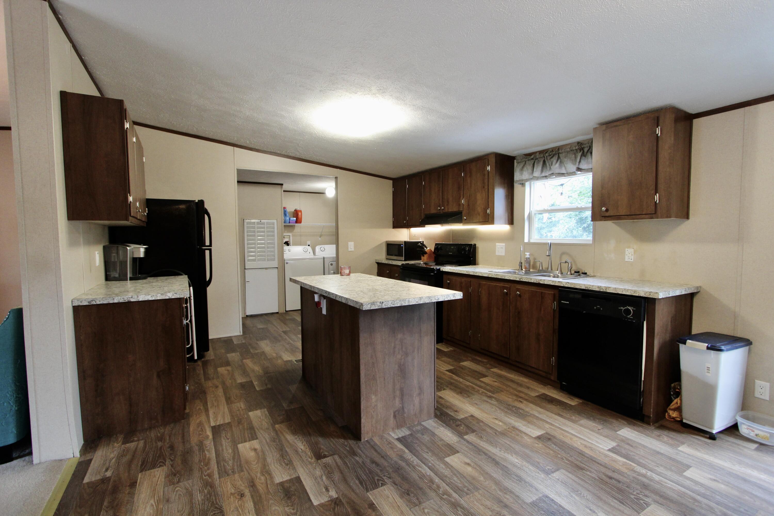 1512 Trotter Way