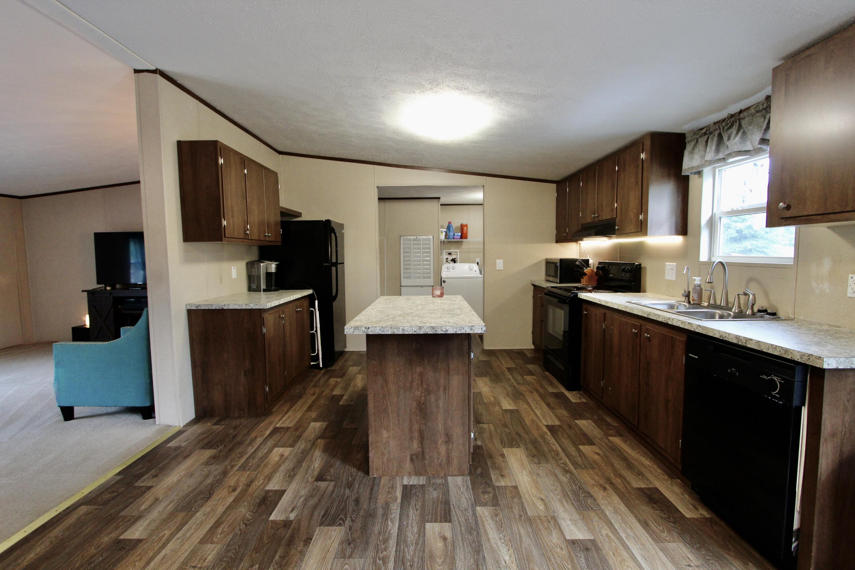1512 Trotter Way