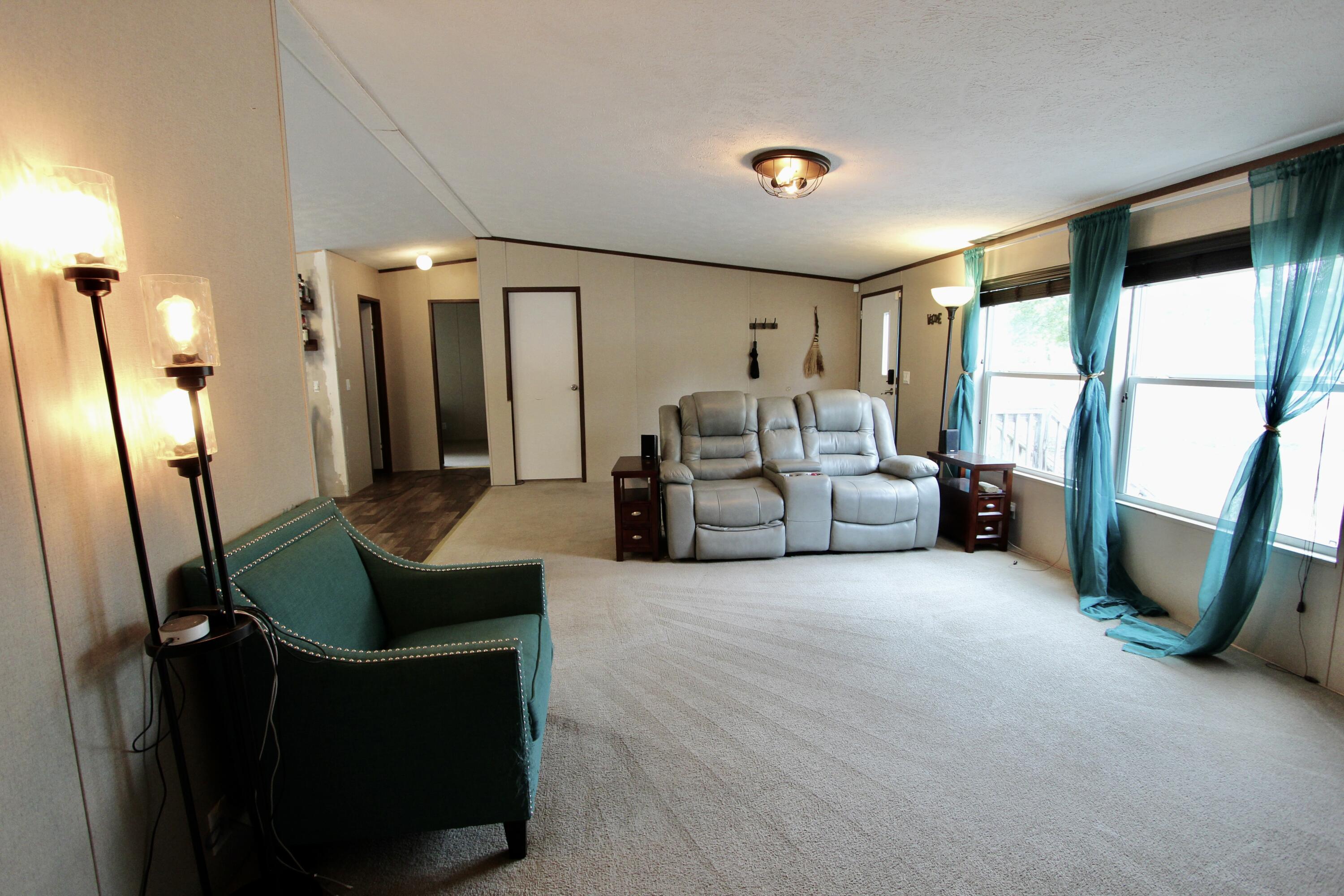 1512 Trotter Way