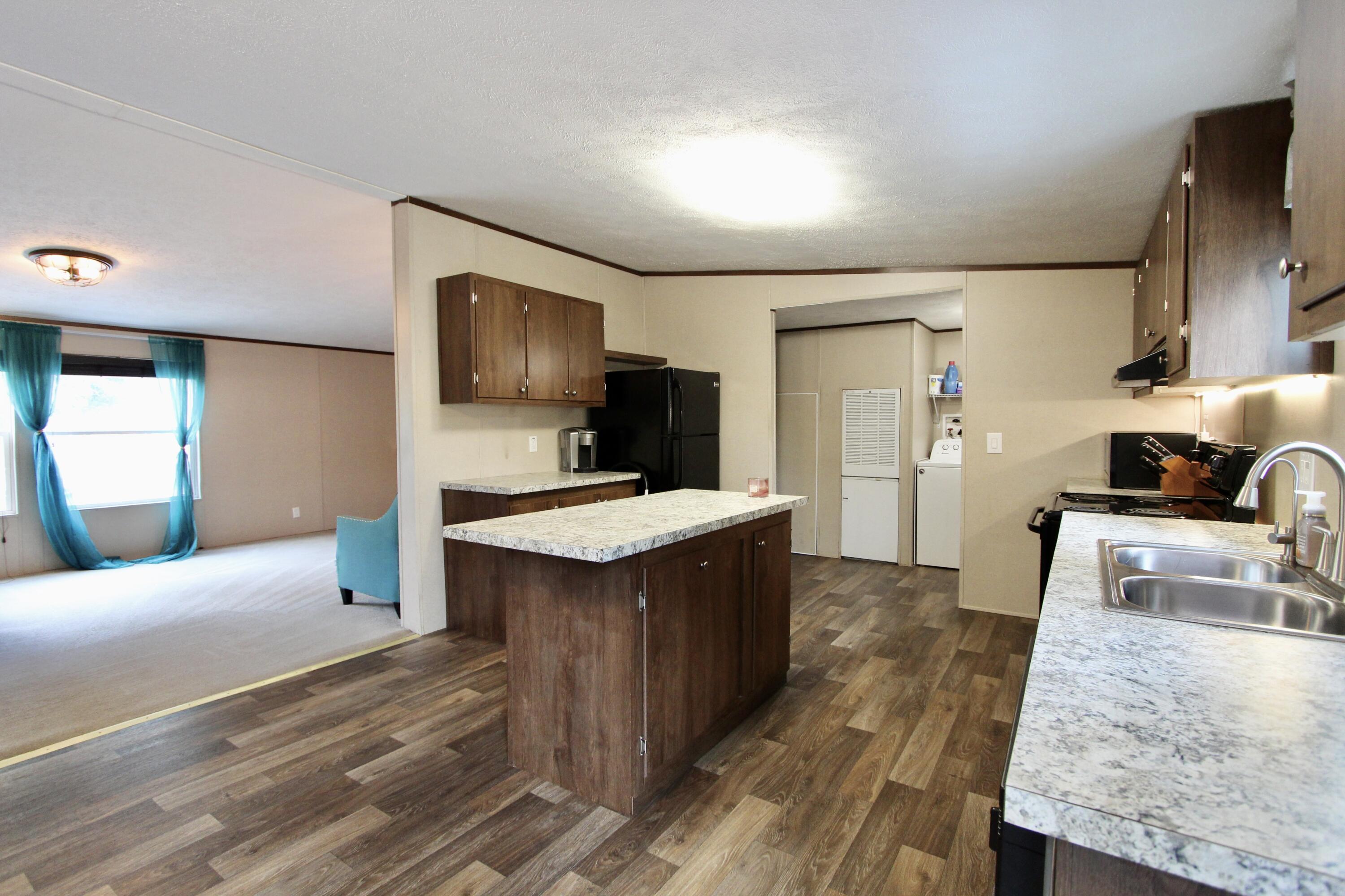 1512 Trotter Way