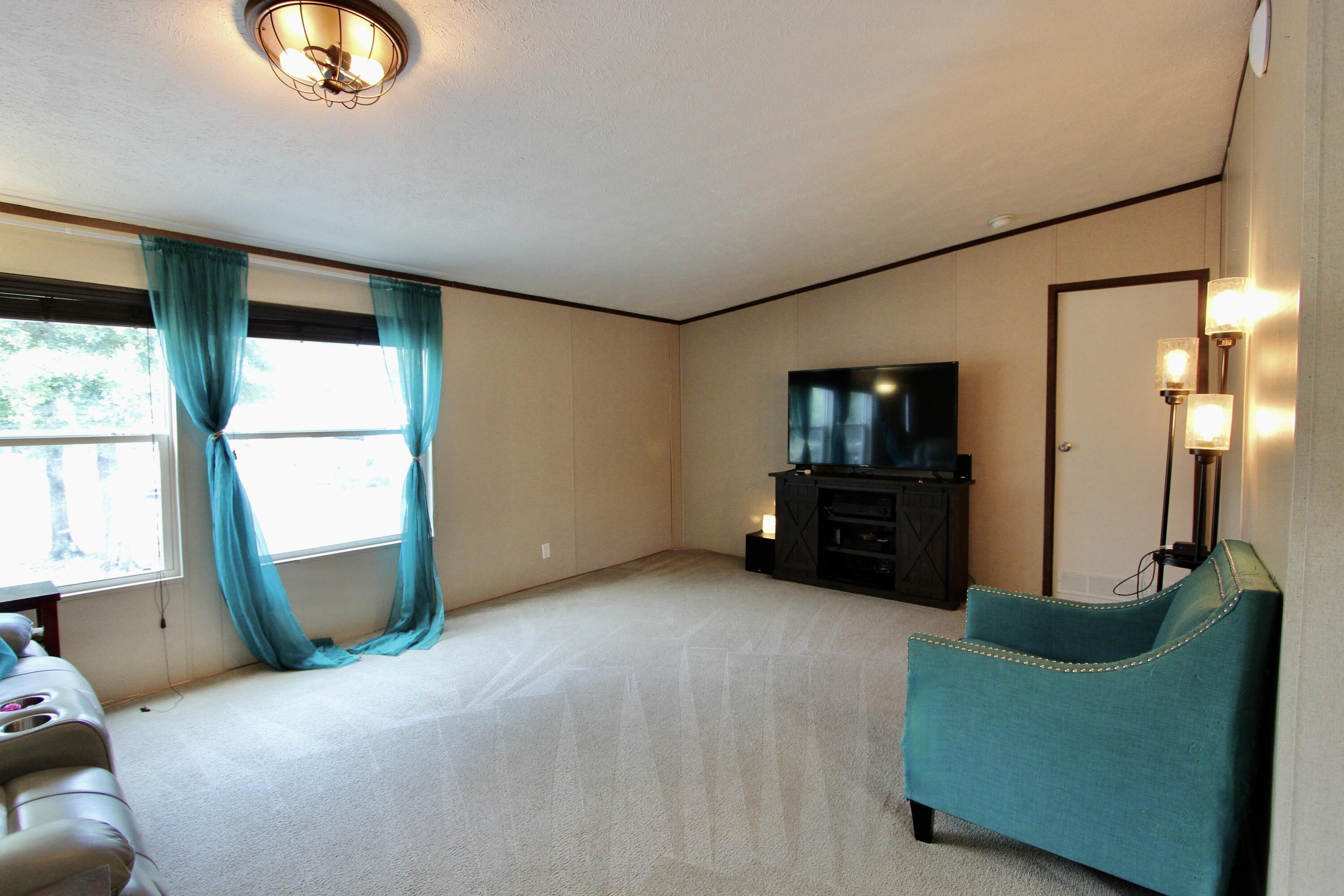 1512 Trotter Way