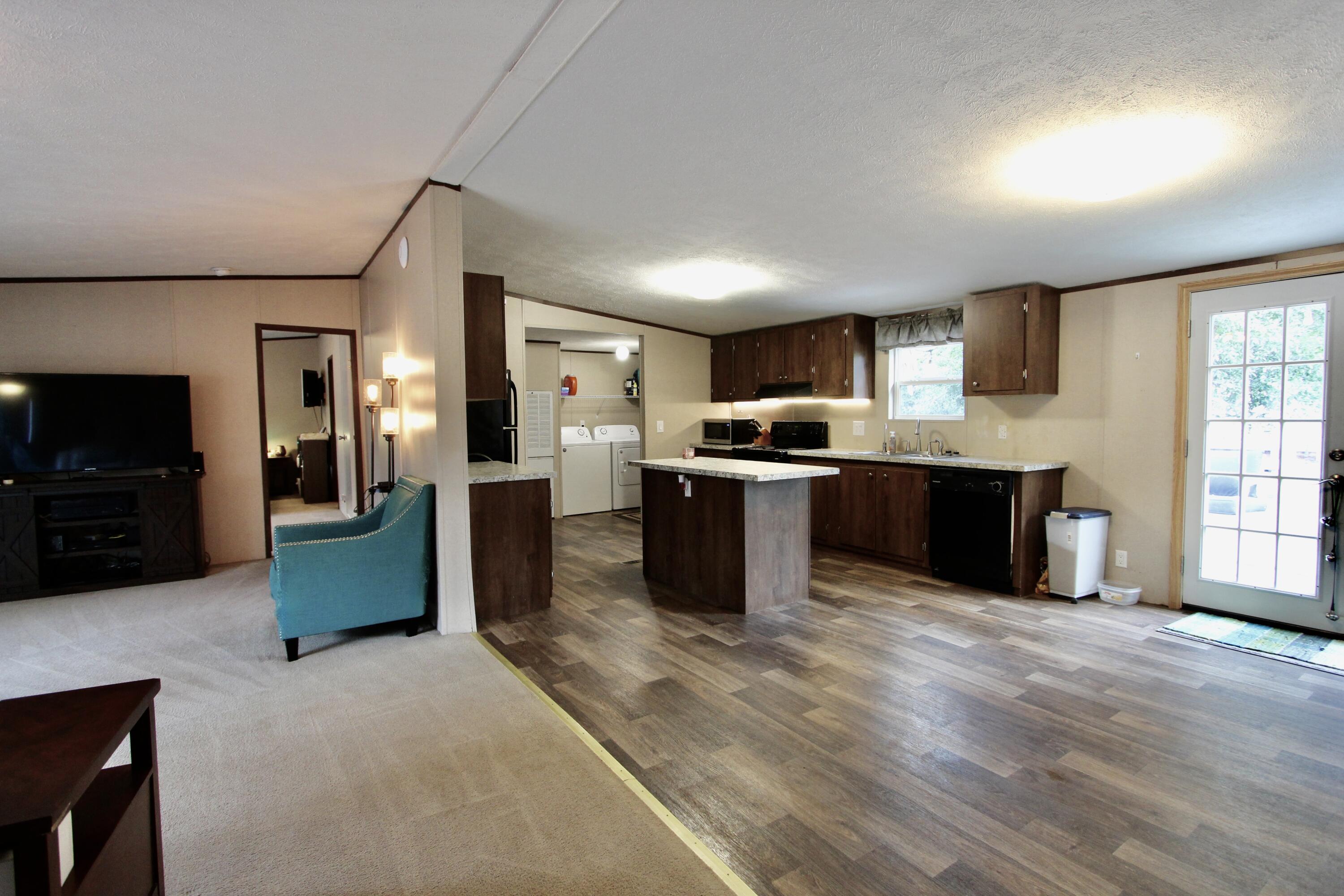 1512 Trotter Way