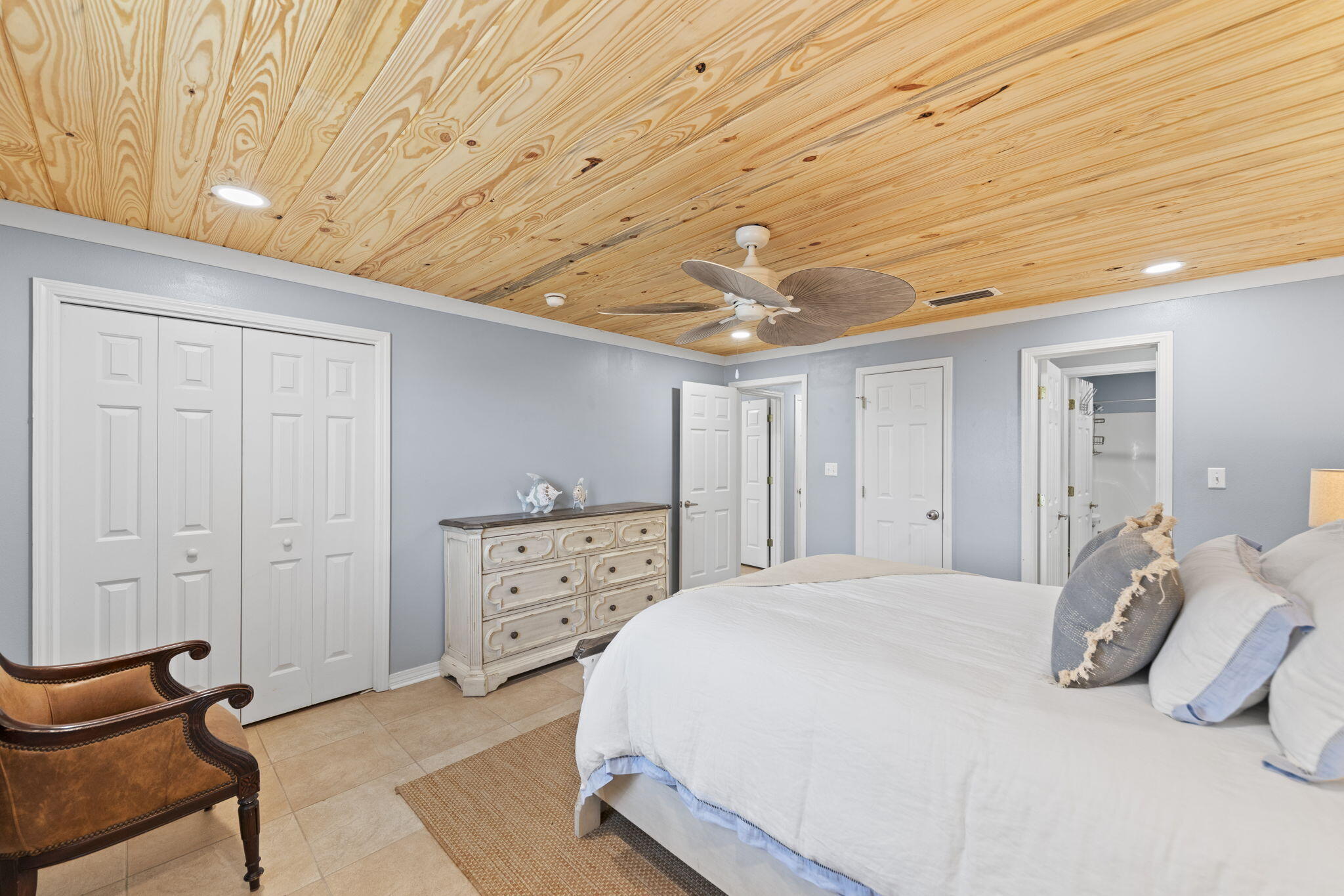 705 Gulf Shore Drive, 401
